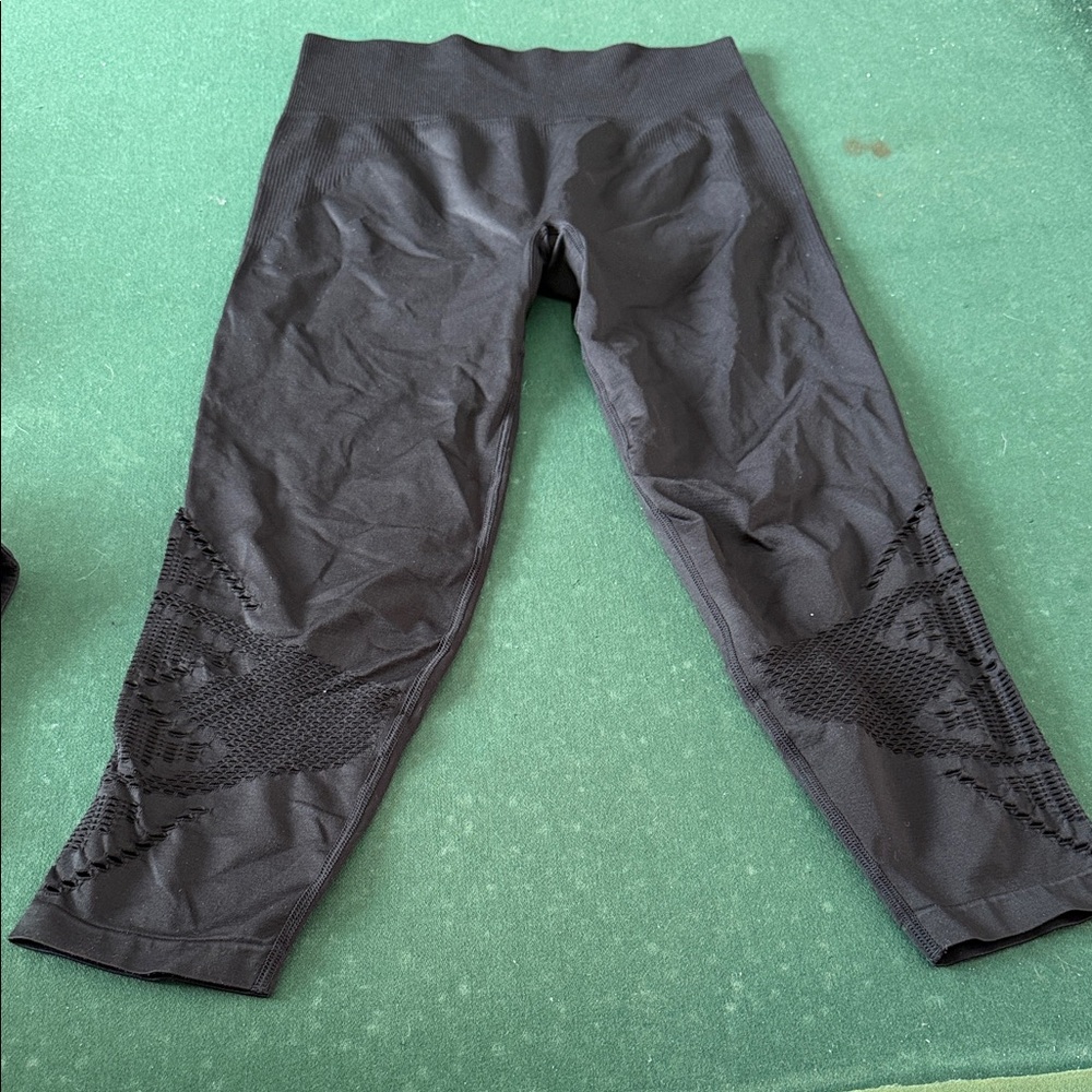 PINK Victoria's Secret Black Leggings. CAJA. #. 4